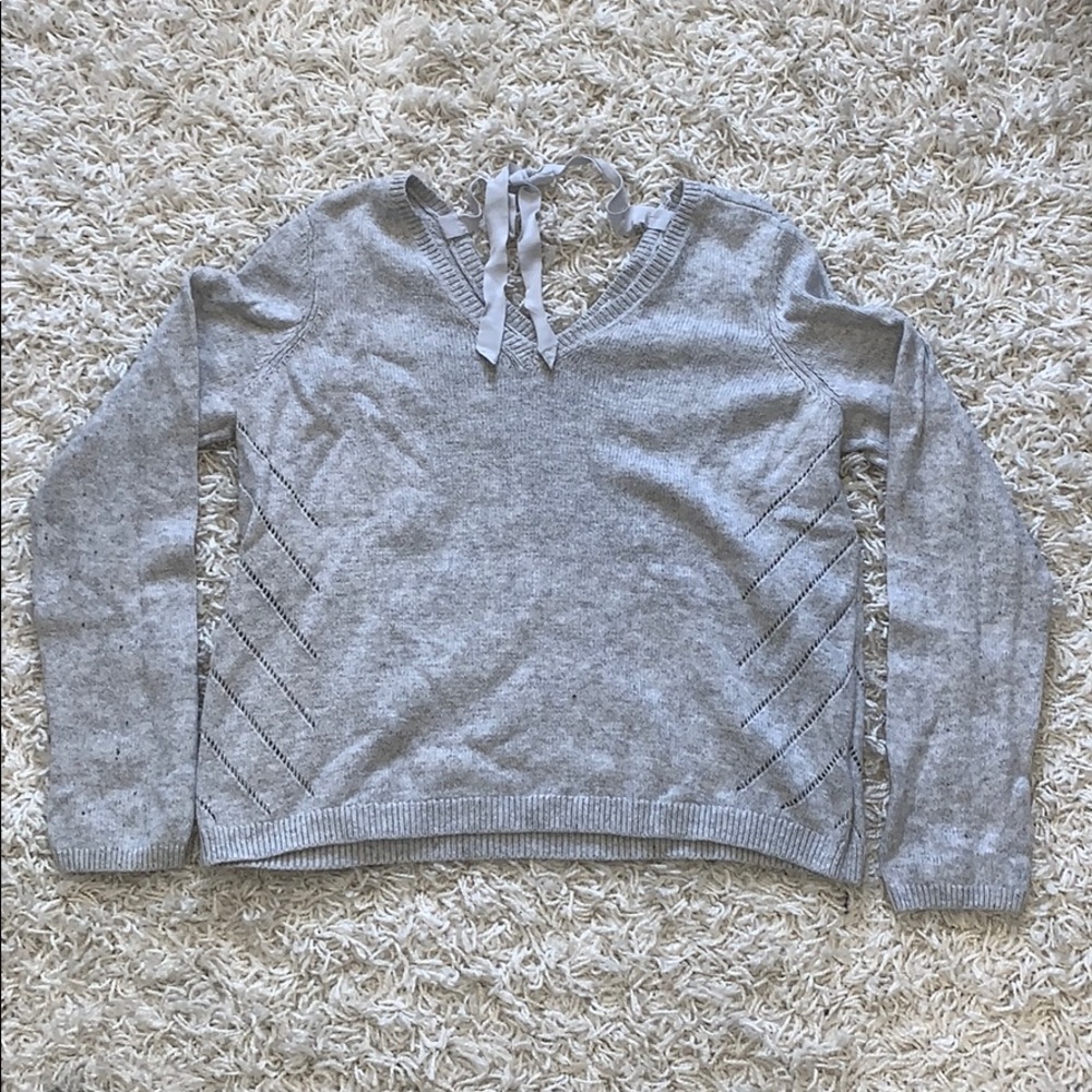 Sweater with bow on back